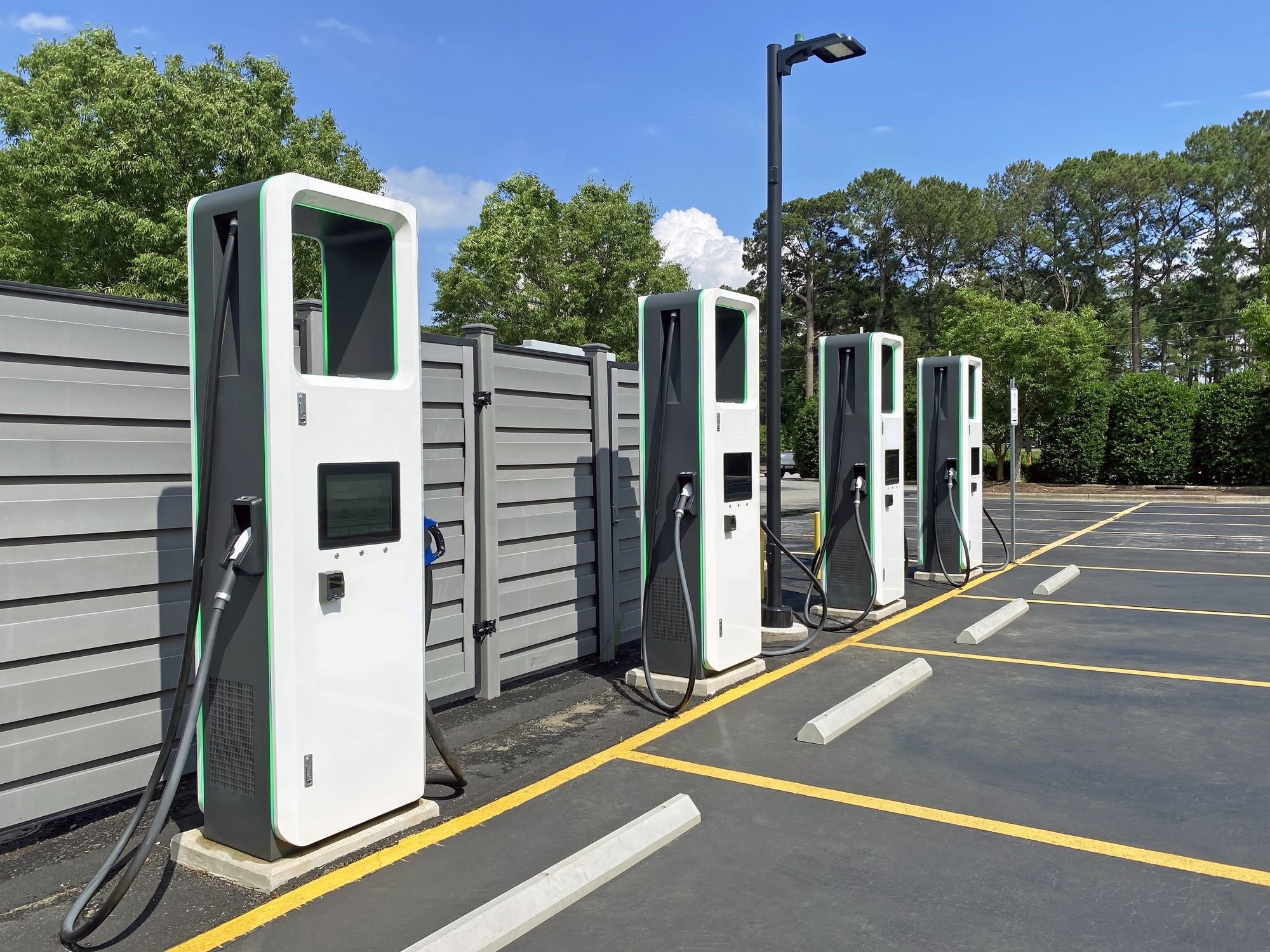 智選充電伙伴：汽車充電樁價格全面比較！
