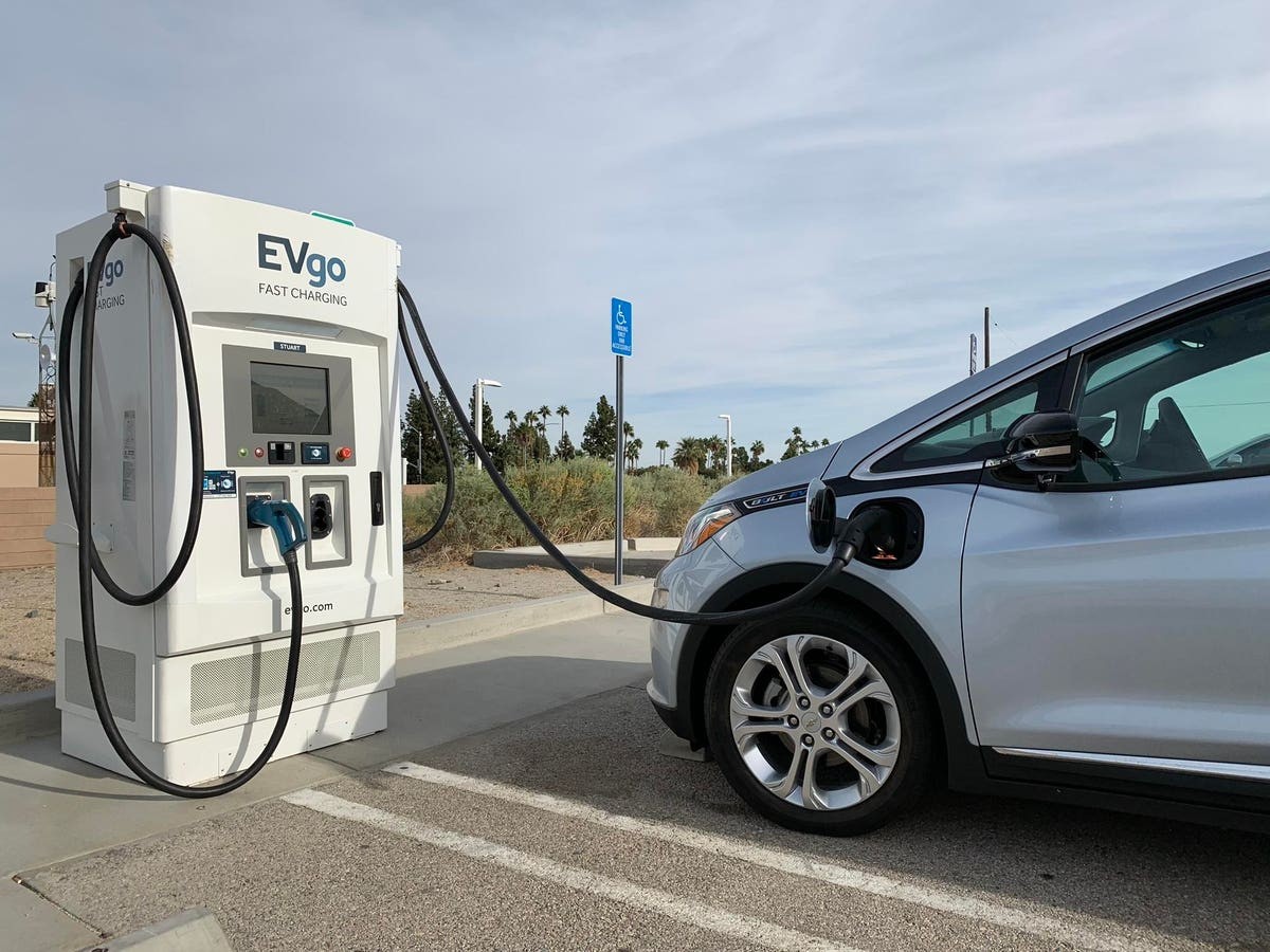 汽車充電樁加盟VS自營，哪個更適合你？專家為你解答！